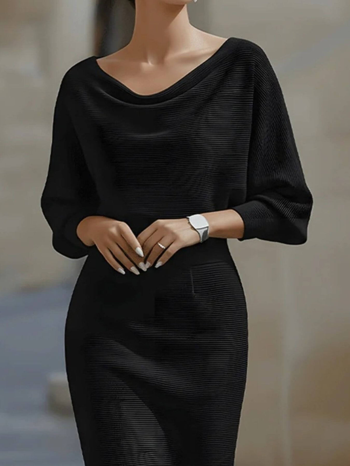 Modelo luciendo un vestido bodycon cuello halter negro, estilo básico, ligeramente elástico y cómodo.