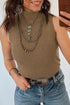 Chaleco de punto acanalado con cuello alto en color Mocha - Vista frontal