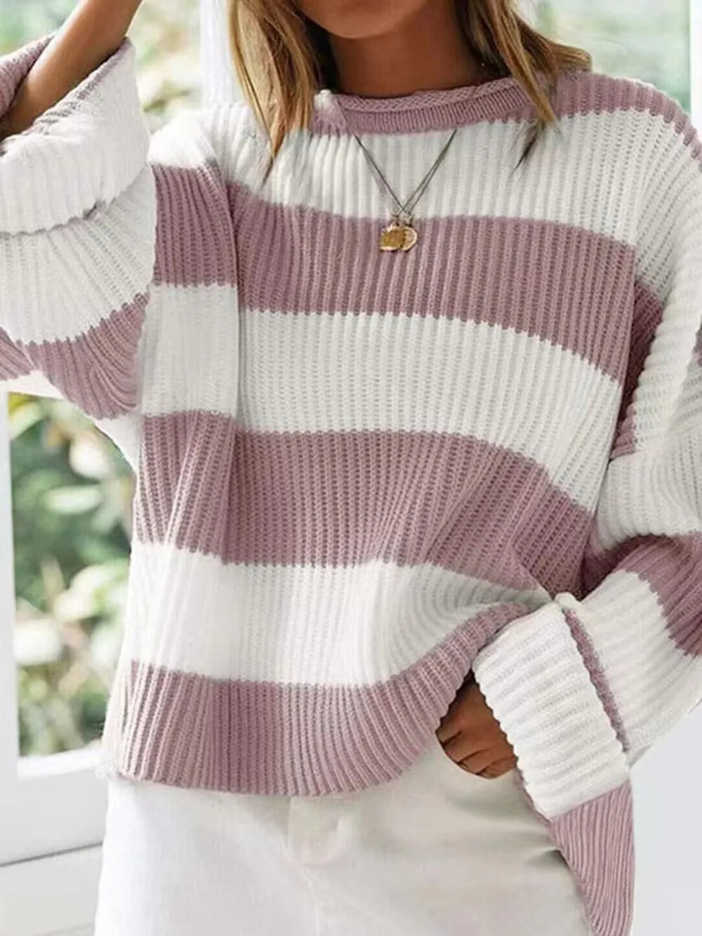 Look con jersey cuello redondo mujer y vaqueros - Esencia Mujer