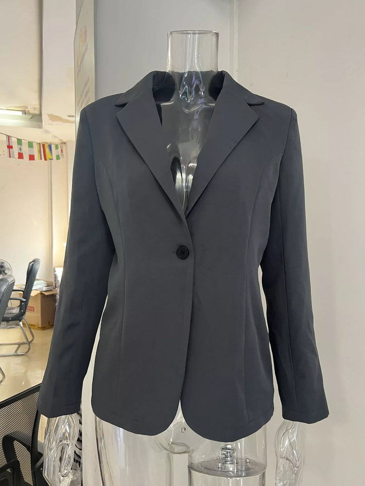 Detalle botón blazer casual mujer slim fit - Esencia Mujer